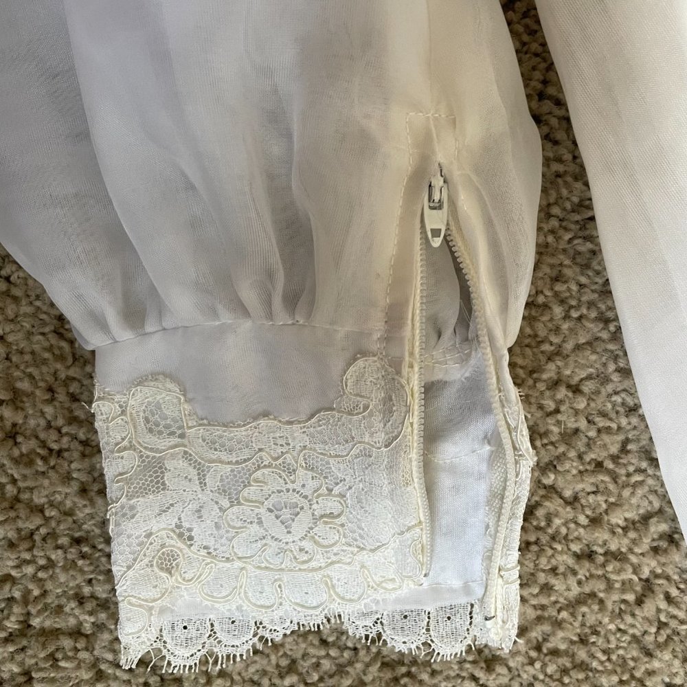 Vintage Lace Wedding Gown and Veil - Picture 10 of 15